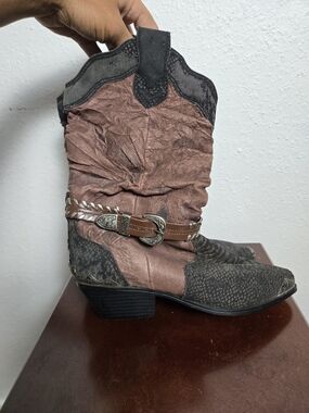 Vintage Coasters Two-Tone Brown Western Ankle Boots